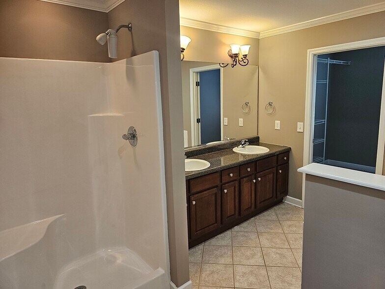 Building Photo - 13038 Peach View Dr