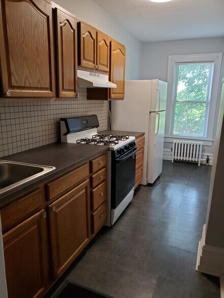 Kitchen - 10 Arlington Ter