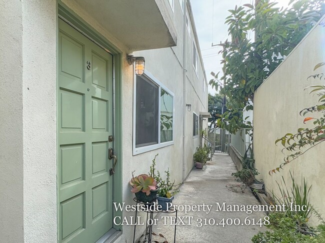 Building Photo - Controlled Access Complex | Townhouse 3BD/...