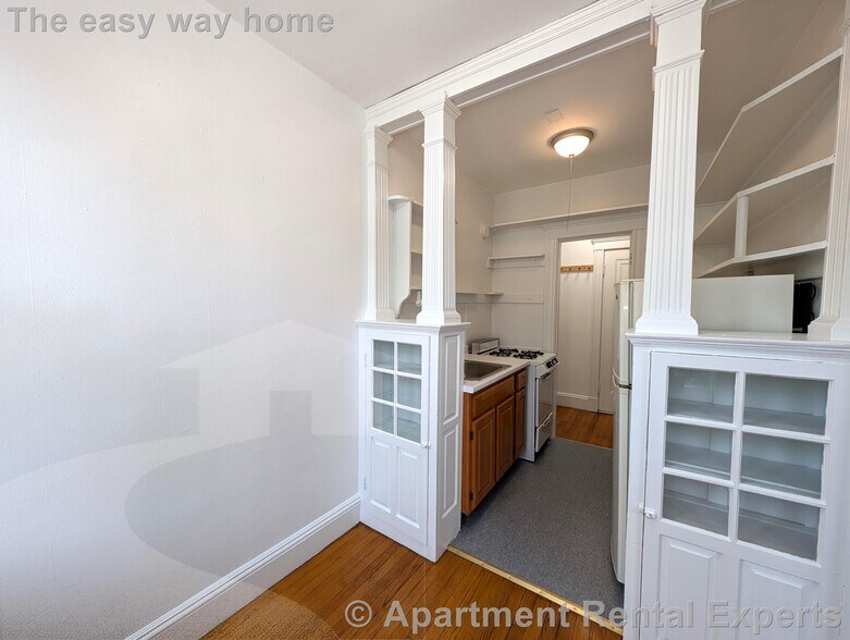 Building Photo - 172 Maple St