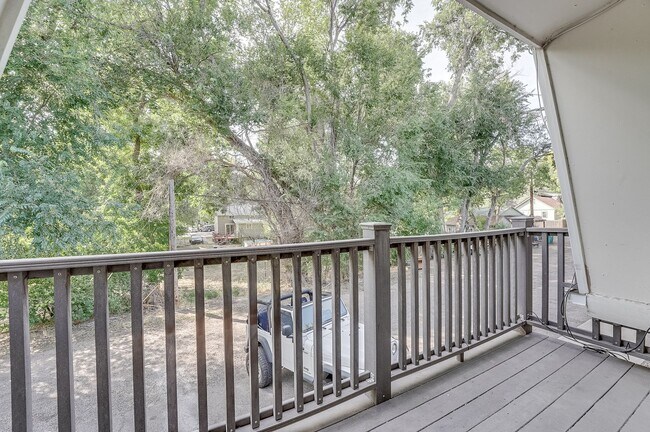 Building Photo - Locust312 (CW-KS)