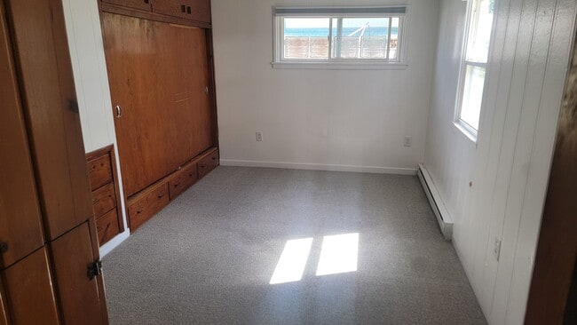 Building Photo - Cute 1-bedroom Carriage House In The Valley