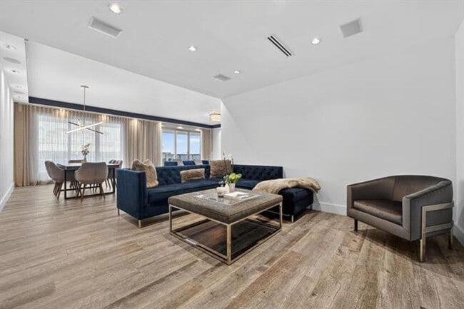 Building Photo - 2301 Collins Ave