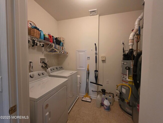 Building Photo - 625 Sloan Ct