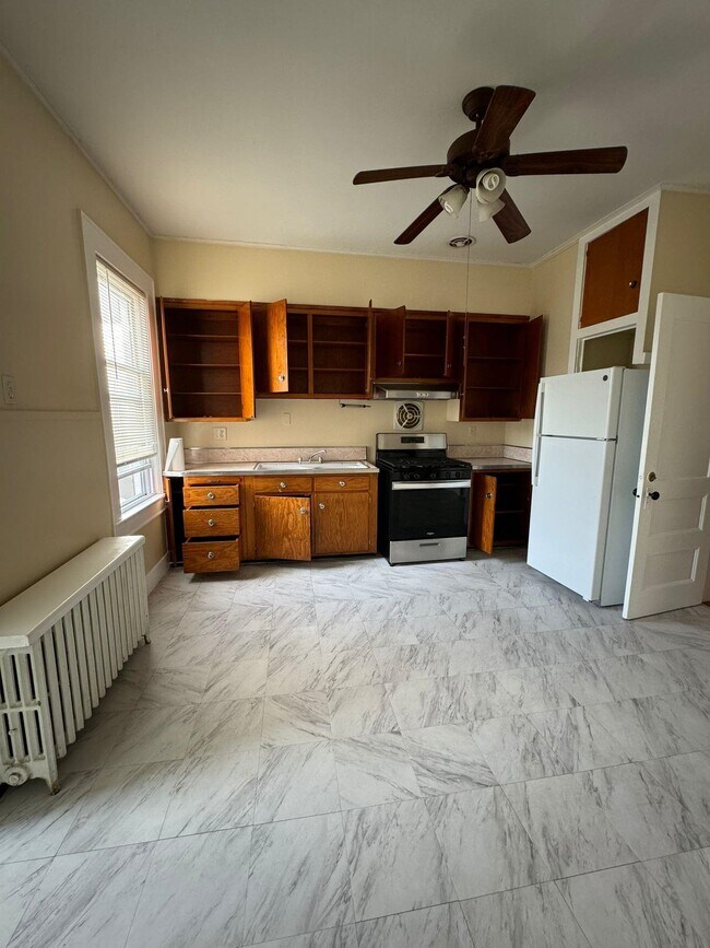 Building Photo - 107 Poplar St