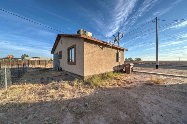 Building Photo - 108 Adams St