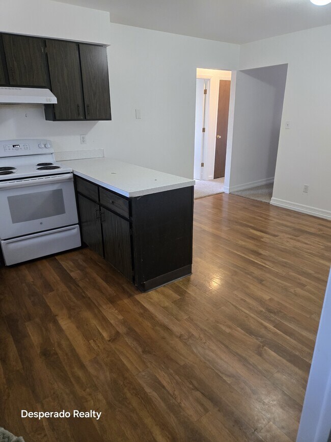 Building Photo - 1714 Larch St