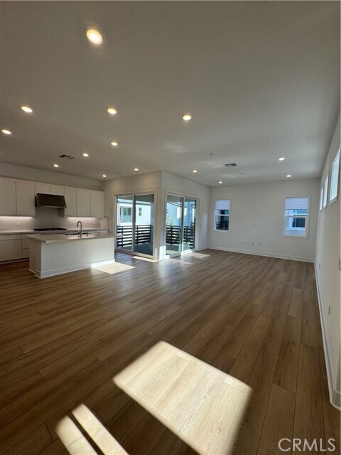 Building Photo - 436 Loon