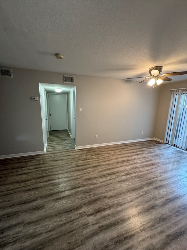 Building Photo - 3300 Pebblebrook Dr