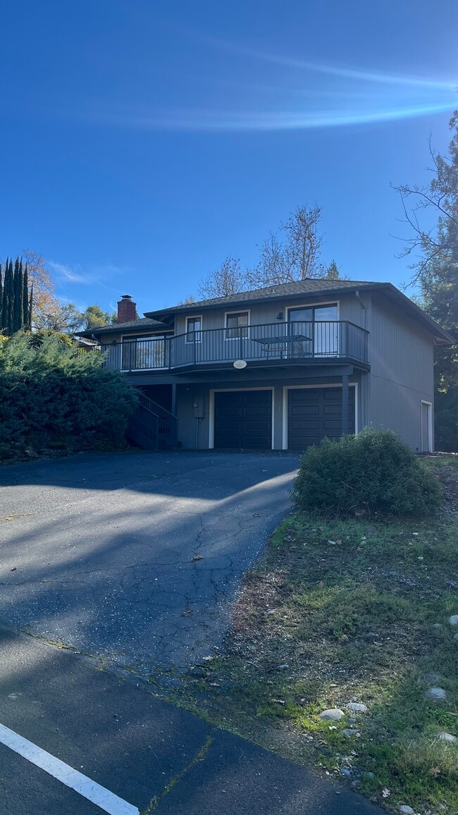 Building Photo - 12003 Lakeshore S