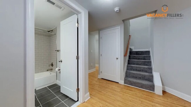 Building Photo - 17 E 21st St