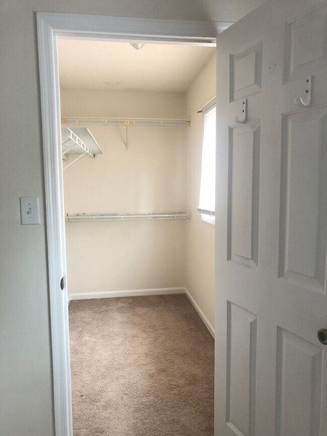 Building Photo - 204 Double Eagle Dr