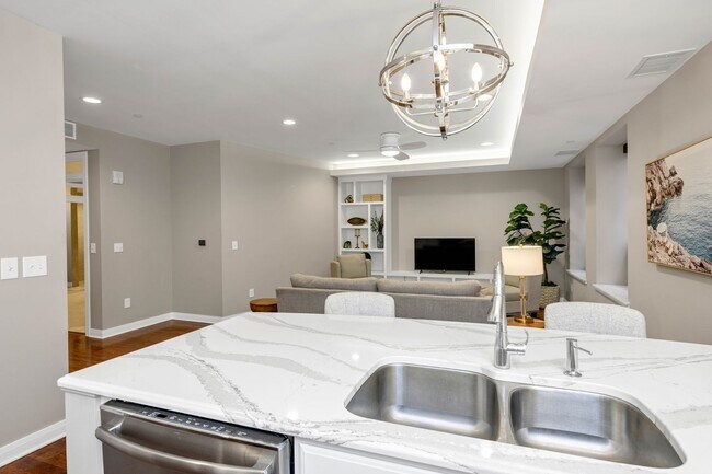 Building Photo - Lease Unfurnished $1900