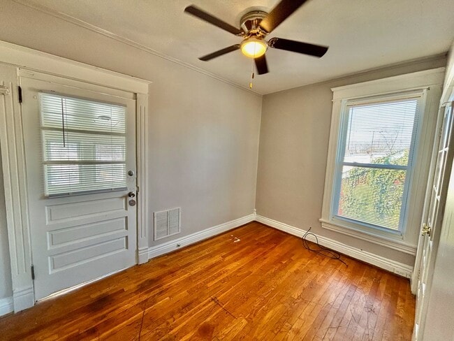 Building Photo - 208 W Tenny Ave