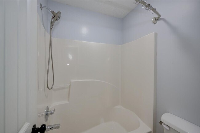 Building Photo - 4122 Chastain Dr
