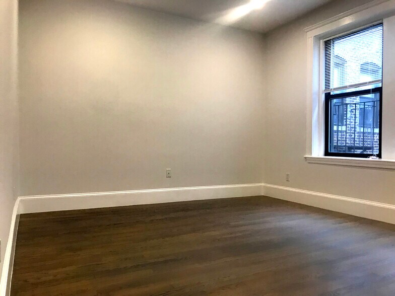 Building Photo - 19 Peterborough St