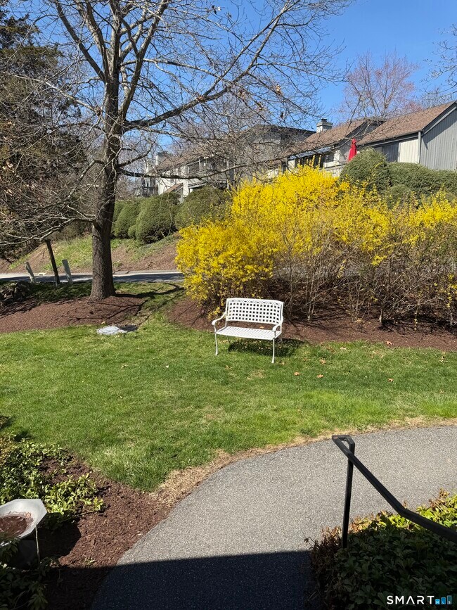 Building Photo - 235 Heritage Vlg