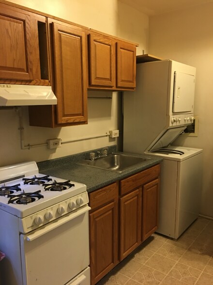 Building Photo - 843 Hollins St