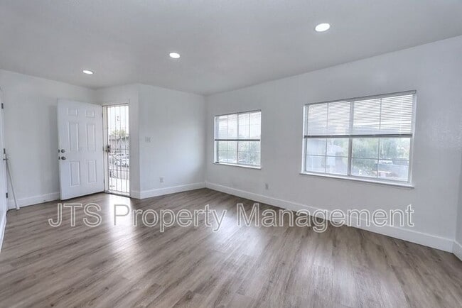 Building Photo - 10524 Croetto Way