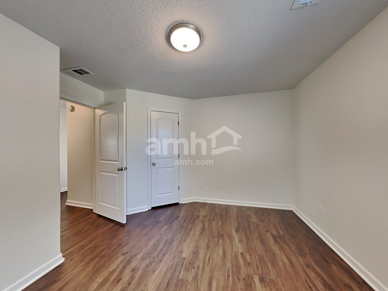 Building Photo - 13136 Braybourne Pkwy