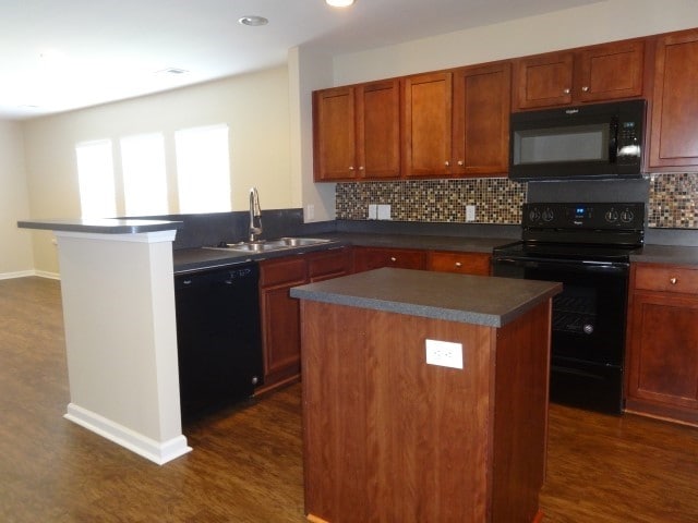Building Photo - 1100 Briar Rose Ln