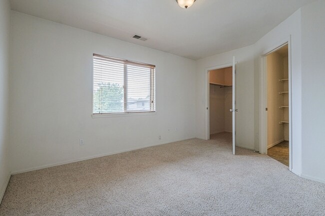 Building Photo - 2475 Theresea Ln