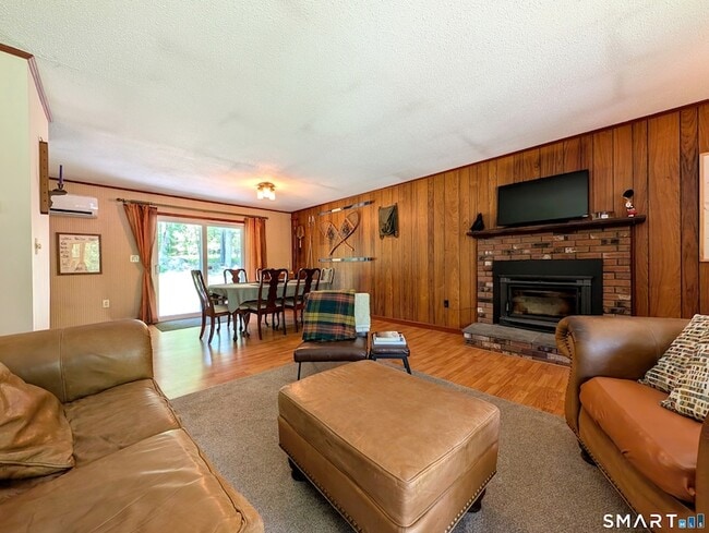 Building Photo - 17 Colebrook Rd