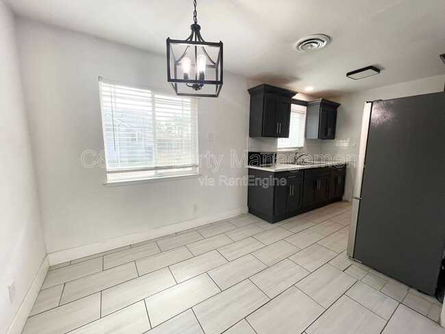 Building Photo - 1101 Fairview Rd