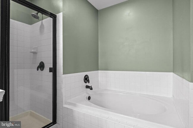 Building Photo - 81 Sassafras Dr