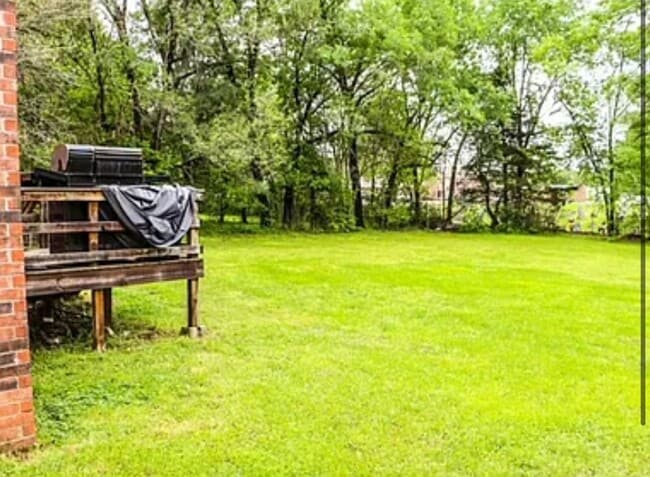 Building Photo - 205 W Parks St