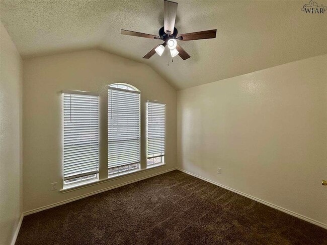 Building Photo - 5008 Bayberry Dr