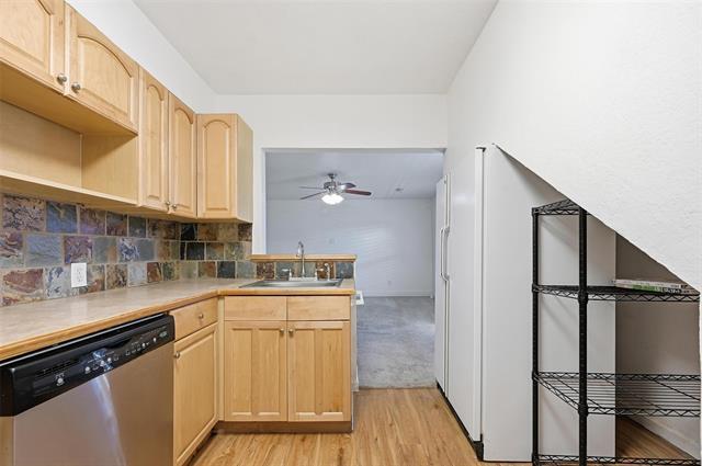 Building Photo - 633 Rose Garden Dr