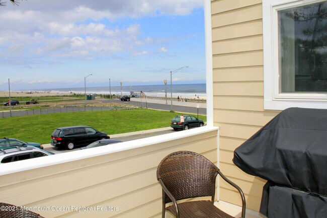 Building Photo - 152 Ocean Blvd N