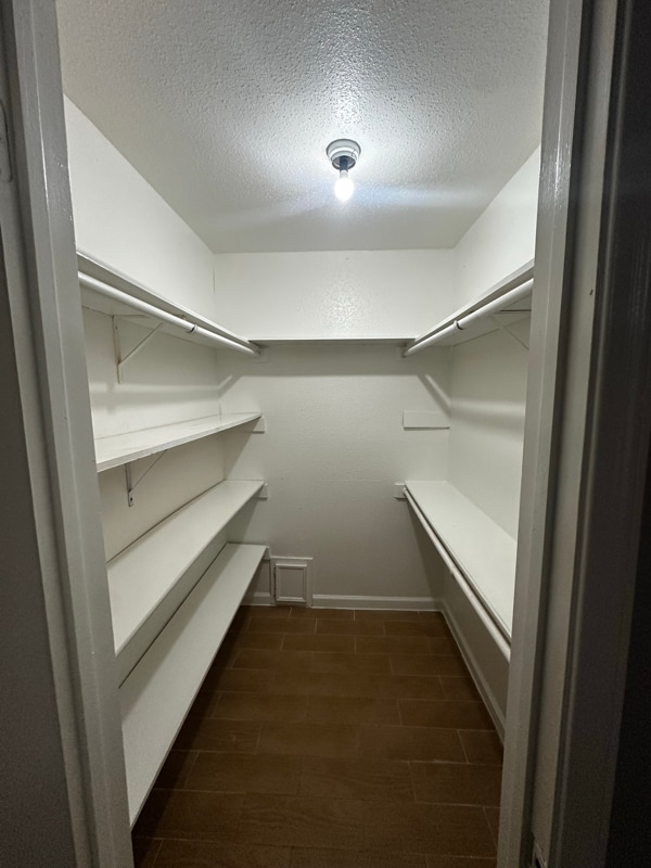 Building Photo - 9797 Leawood Blvd