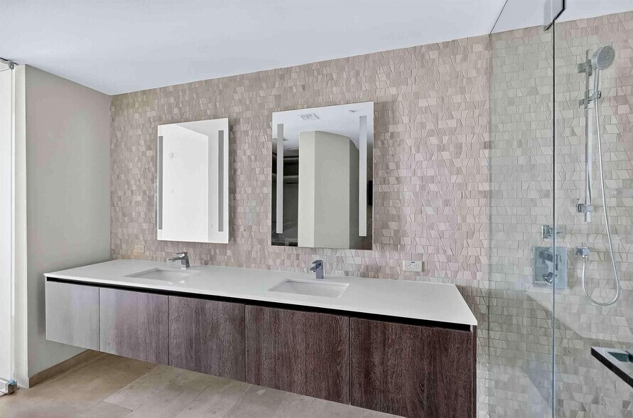 Building Photo - 88 SW 7th St