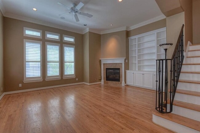 Building Photo - 2406 Wroxton Rd