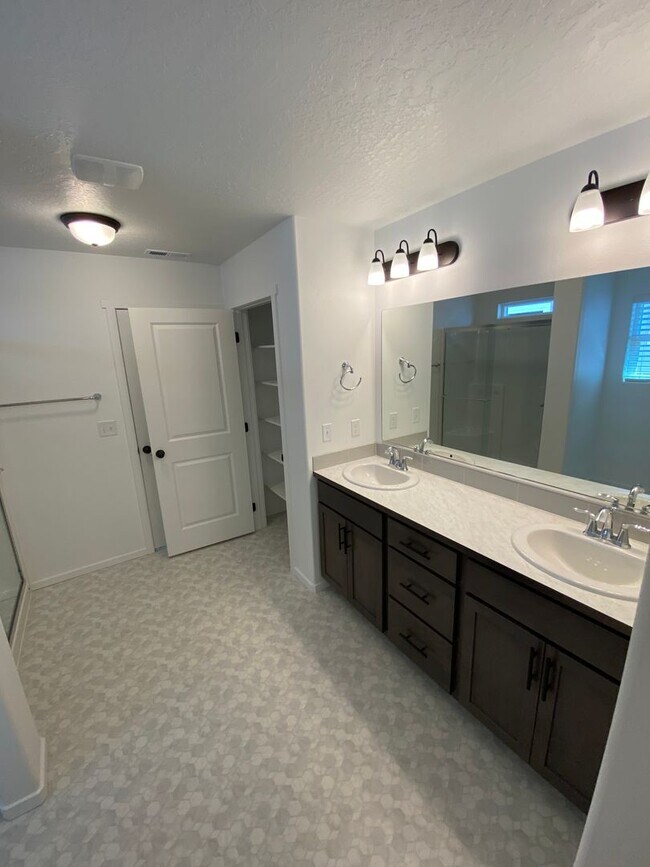 Building Photo - New Construction 3 Bed, 2 Bath House in Sp...