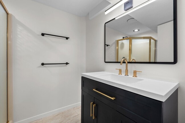 Building Photo - 2 Rockingham Ct