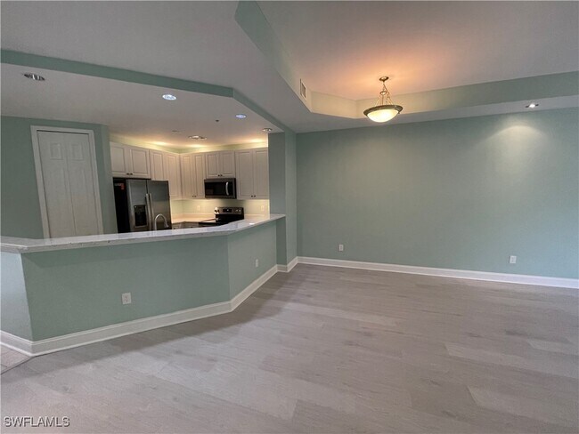 Building Photo - 15256 Riverbend Blvd