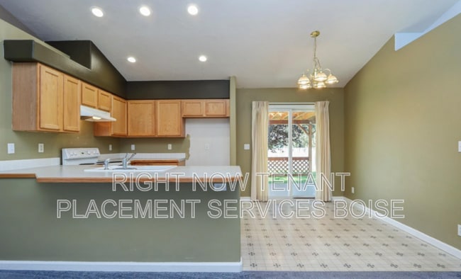 Building Photo - 815 S Pawnee Ave