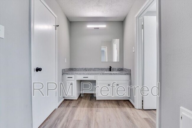 Building Photo - 8526 Deer Meadow Dr