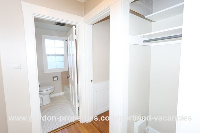 Building Photo - MOVE IN SPECIAL: SE Cesar E Chavez Blvd - ...