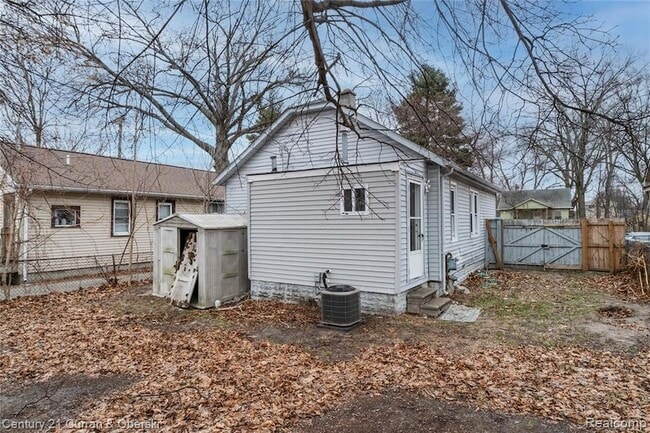 Building Photo - 23141 Harding Ave