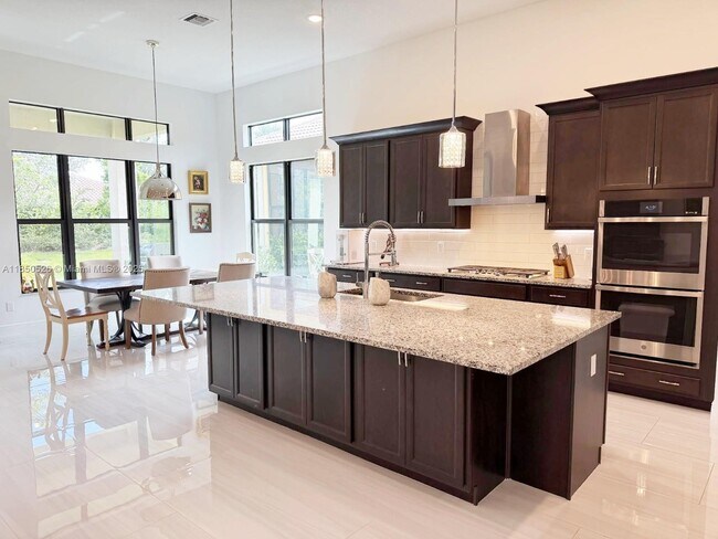 Building Photo - 12150 Bastille Cir S