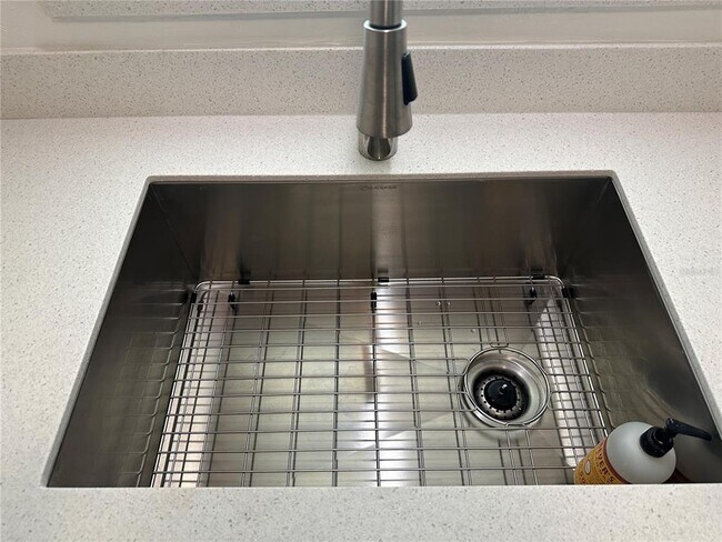 Building Photo - 2275 Hawthorne St