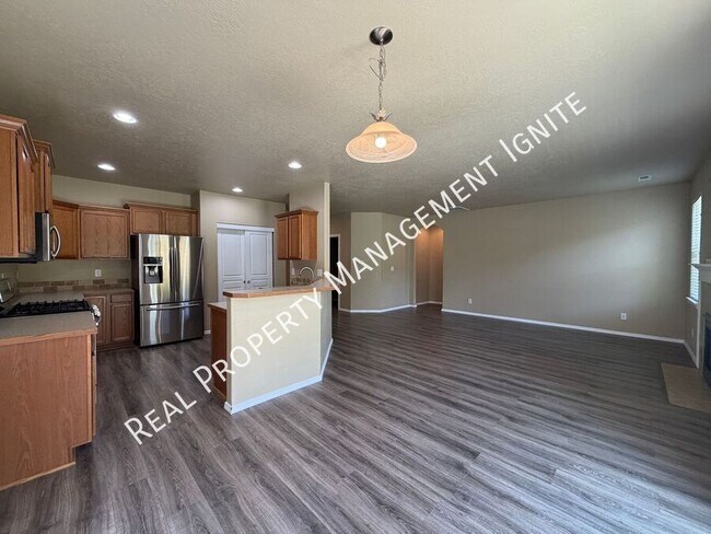 Building Photo - 332 SW Antler Ridge Ln
