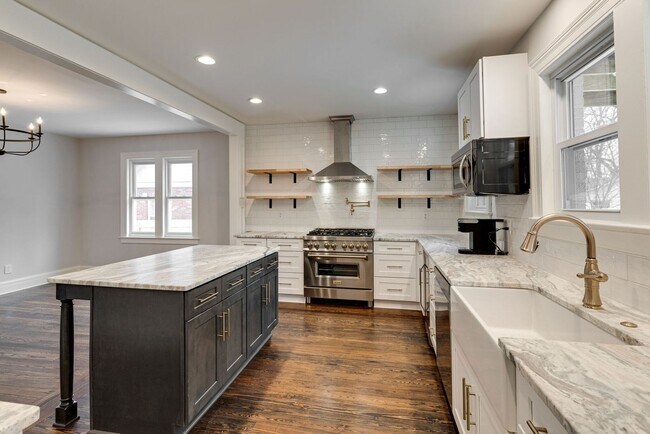 Building Photo - Charming Renovated East Nashville Home wit...