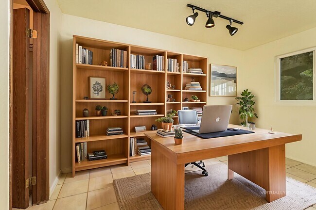 Building Photo - 2 Bedroom 2 Bathroom Sits Right on the Sho...