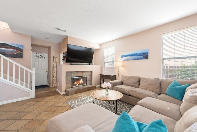 Building Photo - 2149 Via Arandana
