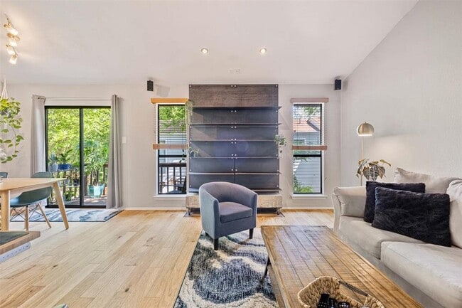 Building Photo - 5602 Woodrow Ave